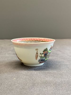A fine Chinese famille rose 'lady, boy and rabbit' cup, Yongzheng — photo 5