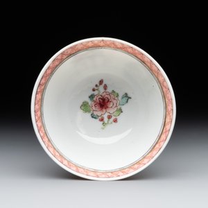 A fine Chinese famille rose 'lady, boy and rabbit' cup, Yongzheng — photo 4