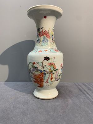 A fine Chinese famille rose 'magu' vase, Yongzheng — photo 1