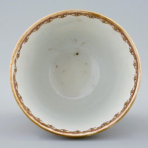 A fine Chinese famille rose mandarin cup and saucer, Qianlong, 18th C. — photo 4