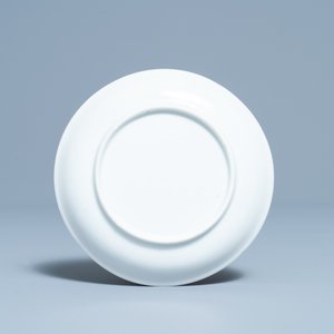 A fine Chinese famille rose 'Mandarin' cup and saucer, Yongzheng/Qianlong — 照片 3