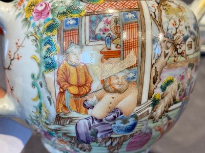 A fine Chinese famille rose 'mandarin subject' teapot and cover, Qianlong — 照片 12