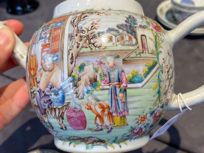 A fine Chinese famille rose 'mandarin subject' teapot and cover, Qianlong — 照片 17