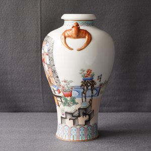 A fine Chinese famille rose meiping vase with bat handles, seal mark, Republic, 20th C. — photo 17