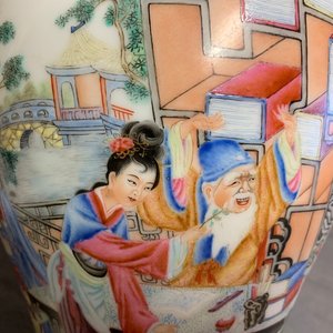 A fine Chinese famille rose meiping vase with bat handles, seal mark, Republic, 20th C. — photo 8