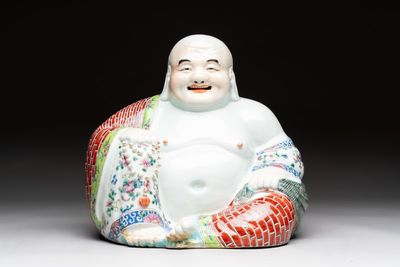 A fine Chinese famille rose Milefo Buddha, Zhu Mao Ji 朱茂記造 mark, 20th C.