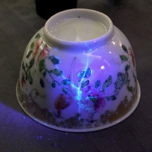 A fine Chinese famille rose milk jug and a cup and saucer, Yongzheng/Qianlong — photo 11