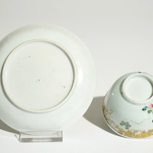 A fine Chinese famille rose milk jug and a cup and saucer, Yongzheng/Qianlong — photo 3