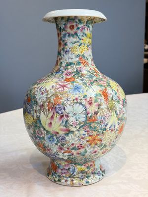 A fine Chinese famille rose 'Millefleurs' vase, Qianlong mark, Republic — photo 3