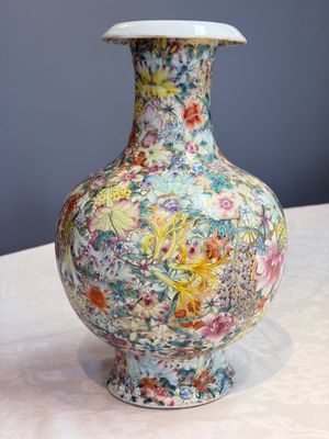 A fine Chinese famille rose 'Millefleurs' vase, Qianlong mark, Republic — photo 4