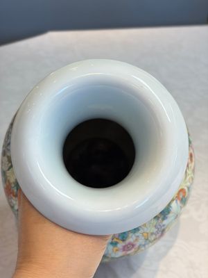 A fine Chinese famille rose 'Millefleurs' vase, Qianlong mark, Republic — photo 5