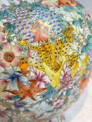 A fine Chinese famille rose 'Millefleurs' vase, Qianlong mark, Republic — photo 7