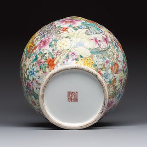 A fine Chinese famille rose 'Millefleurs' vase, Qianlong mark, Republic — photo 6