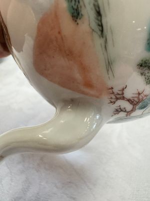 A fine Chinese famille rose 'Mountainous Landscape' teapot, Yongzheng — photo 11