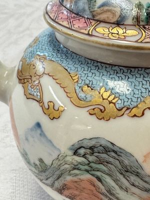 A fine Chinese famille rose 'Mountainous Landscape' teapot, Yongzheng — photo 7