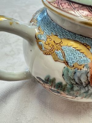 A fine Chinese famille rose 'Mountainous Landscape' teapot, Yongzheng — photo 8
