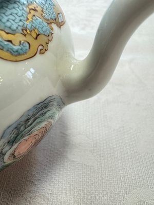 A fine Chinese famille rose 'Mountainous Landscape' teapot, Yongzheng — photo 9