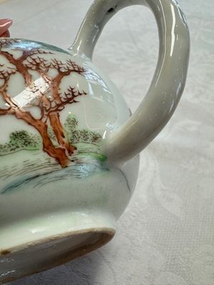 A fine Chinese famille rose 'Mountainous Landscape' teapot, Yongzheng — photo 10