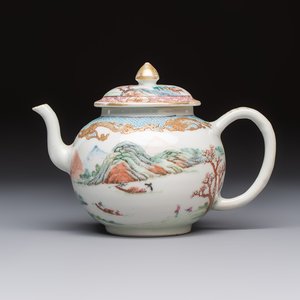 A fine Chinese famille rose 'Mountainous Landscape' teapot, Yongzheng — photo 1