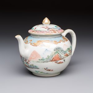 A fine Chinese famille rose 'Mountainous Landscape' teapot, Yongzheng — photo 2