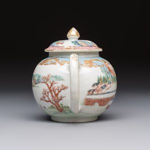 A fine Chinese famille rose 'Mountainous Landscape' teapot, Yongzheng — photo 3