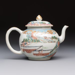 A fine Chinese famille rose 'Mountainous Landscape' teapot, Yongzheng — photo 4