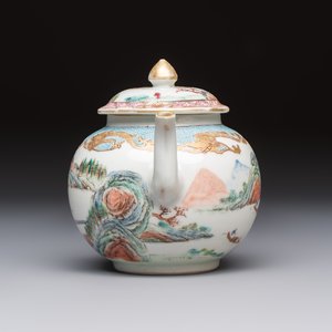 A fine Chinese famille rose 'Mountainous Landscape' teapot, Yongzheng — photo 5