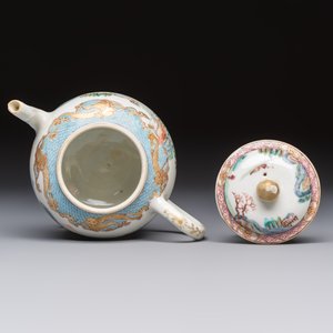 A fine Chinese famille rose 'Mountainous Landscape' teapot, Yongzheng — photo 6