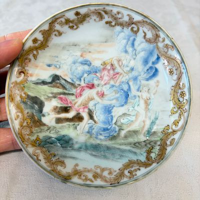 A fine Chinese famille rose mythological subject 'Arethusa, Alpheus and Diana' saucer — photo 1