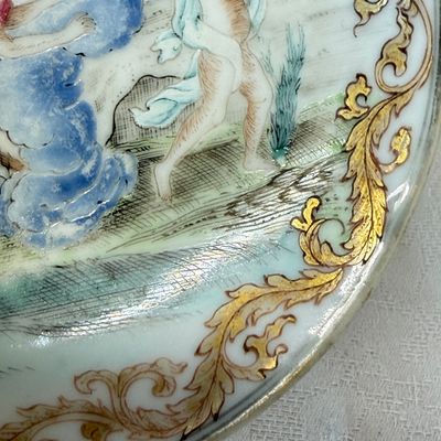 A fine Chinese famille rose mythological subject 'Arethusa, Alpheus and Diana' saucer — photo 6