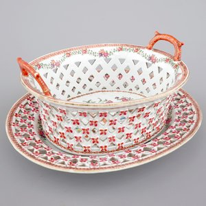 Un panier ajour sur son présentoir, porcelaine de Chine famille rose, Qianlong, 18ème — photo 1