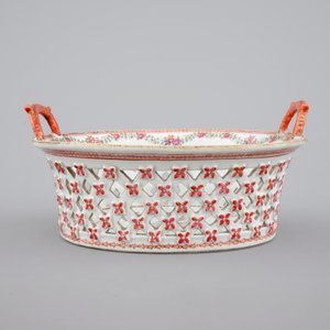 Un panier ajour sur son présentoir, porcelaine de Chine famille rose, Qianlong, 18ème — photo 4
