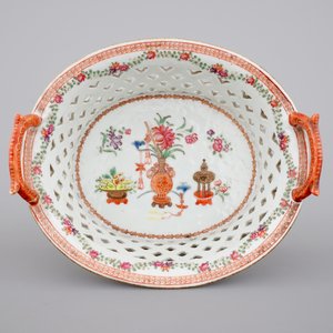 Un panier ajour sur son présentoir, porcelaine de Chine famille rose, Qianlong, 18ème — photo 6