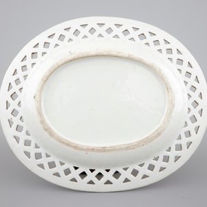 Un panier ajour sur son présentoir, porcelaine de Chine famille rose, Qianlong, 18ème — photo 9