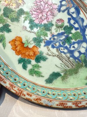 A fine Chinese famille rose pale celadon-ground 'phoenixes' dish with a reticulated rim, Qianlong — photo 2