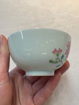 A fine Chinese famille rose 'peony' cup, Qianlong mark and of the period — photo 5