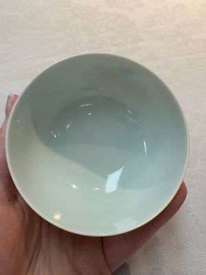 A fine Chinese famille rose 'peony' cup, Qianlong mark and of the period — photo 6