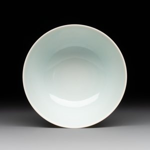 A fine Chinese famille rose 'peony' cup, Qianlong mark and of the period — photo 5