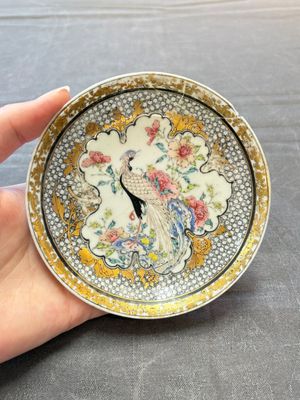 A fine Chinese famille rose 'pheasant' saucer, Yongzheng — 照片 1