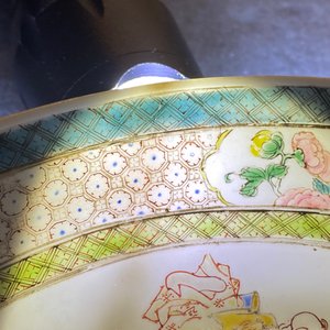 A fine Chinese famille rose plate with a lady and three boys, Yongzheng — photo 3