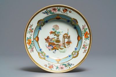 A fine Chinese famille rose plate with antiquities design, Yongzheng