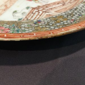 A fine Chinese famille rose plate with butterflies on the rim, Yongzheng, 1723-1735 — 照片 5