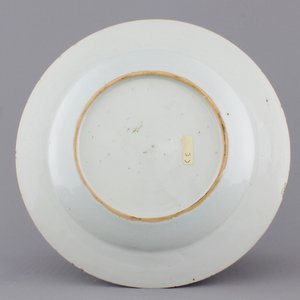 A fine Chinese famille rose porcelain “bianco sopra bianco” plate, 18th C. — foto 2