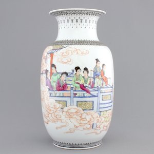 A fine Chinese famille rose porcelain vase, 20th C. — foto 1