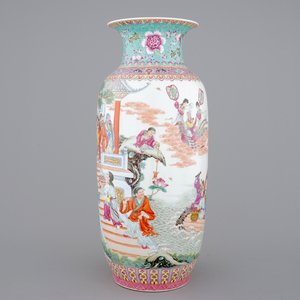 A fine Chinese famille rose porcelain vase, Jingdezhen, 20th C. — photo 1