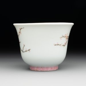 A fine Chinese famille rose 'prunus and magpie' cup, Qing Shen Xuan 清慎軒 mark, 19th C. — photo 4