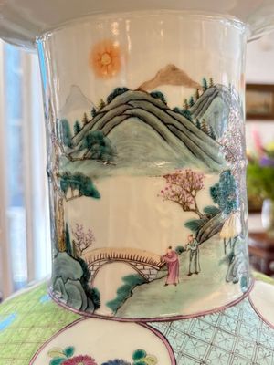A fine Chinese famille rose 'Qi Guan Xun Mu 棄官尋母' rouleau vase, Qianlong mark, 19th C. — foto 11