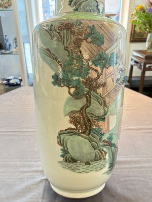 A fine Chinese famille rose 'Qi Guan Xun Mu 棄官尋母' rouleau vase, Qianlong mark, 19th C. — foto 14