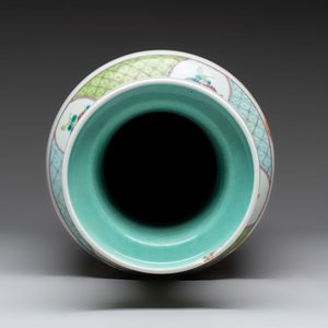 A fine Chinese famille rose 'Qi Guan Xun Mu 棄官尋母' rouleau vase, Qianlong mark, 19th C. — foto 6