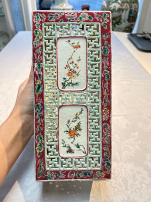 A fine Chinese famille rose reticulated square lantern with a stand, 19th C. — photo 5